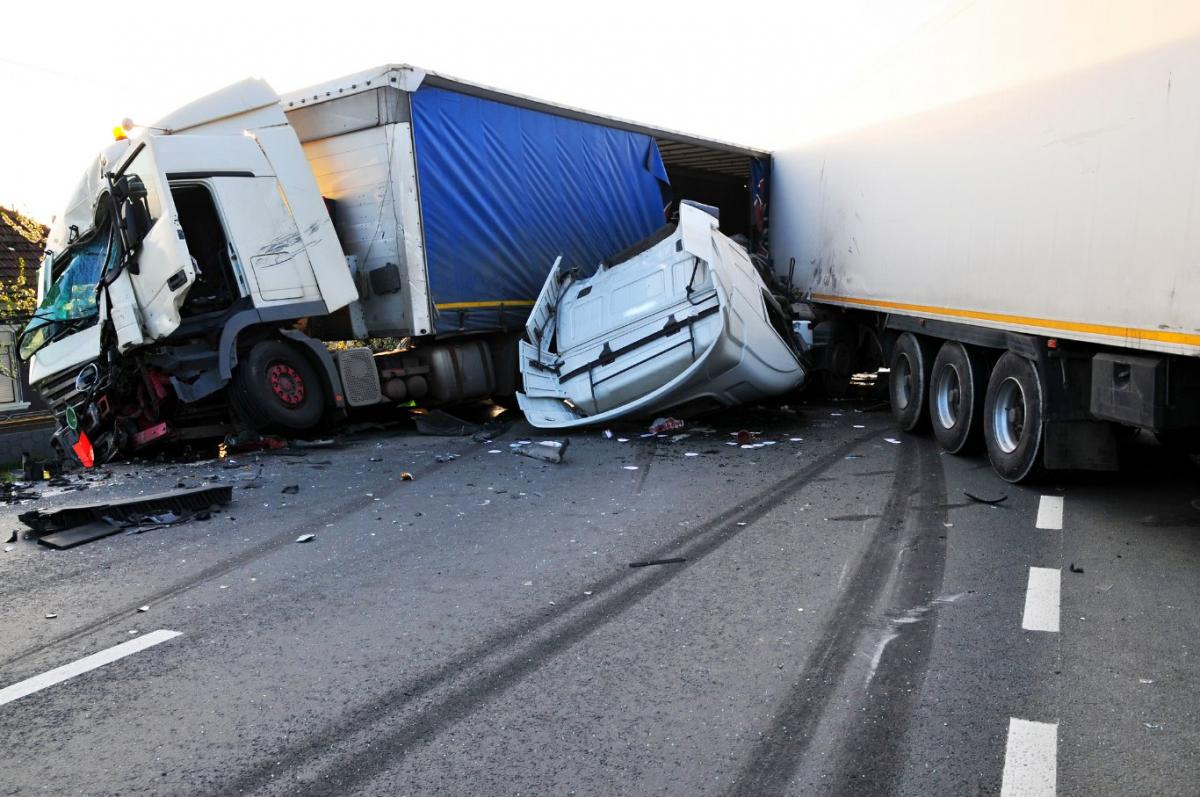 accident trucking spinal injury cord